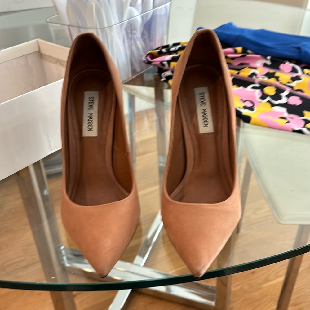 Steve Madden primpy beige pumps